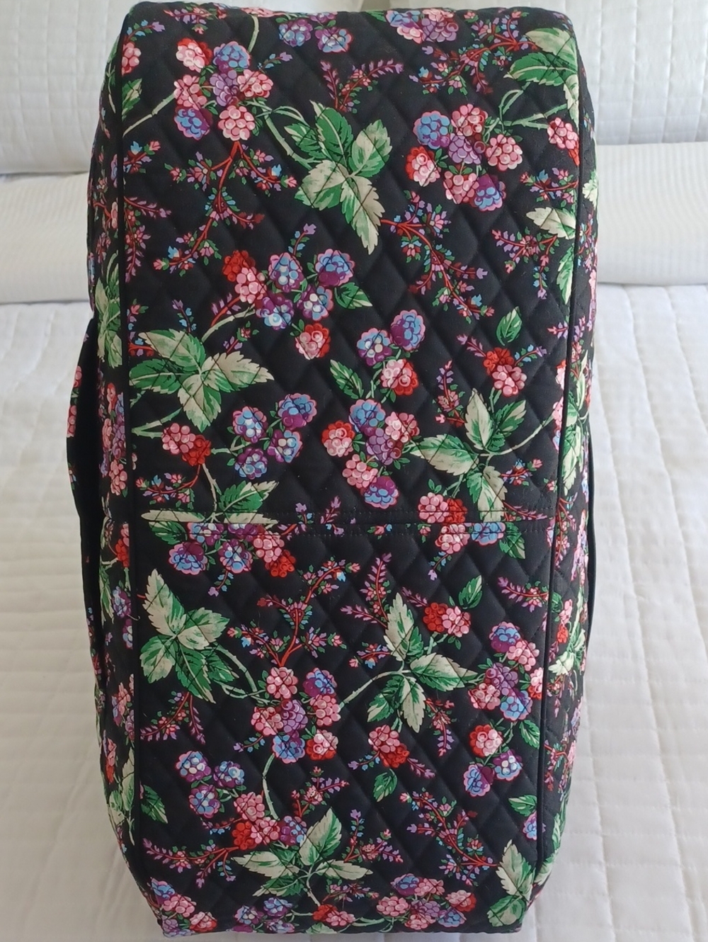 EUC Large Vera Bradley Travel Bag In Winter Berry Pattern - Picture 12 of 16